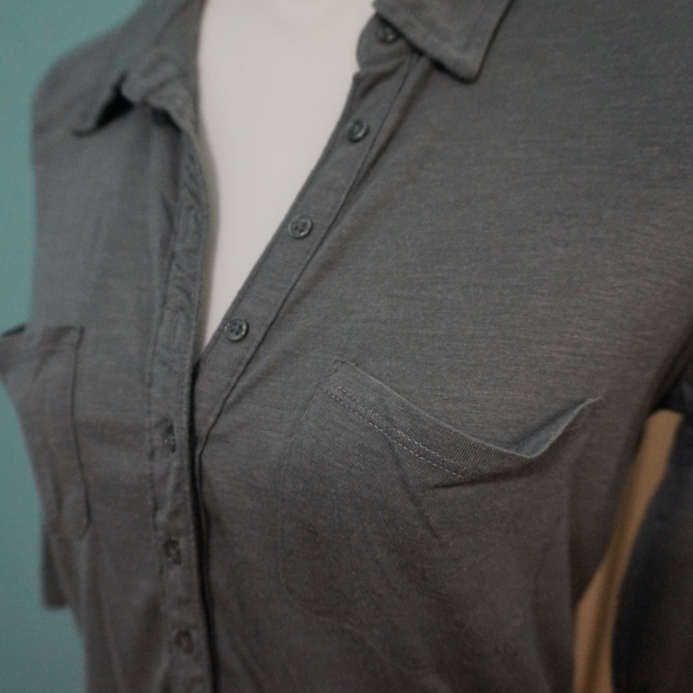 Hollister M grey button down collar shirt